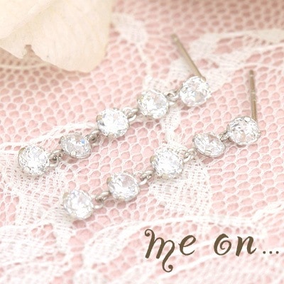 me on... K10ホワイトゴールド ５連 キュービックジルコニア ピアス 発送目安２-３週間