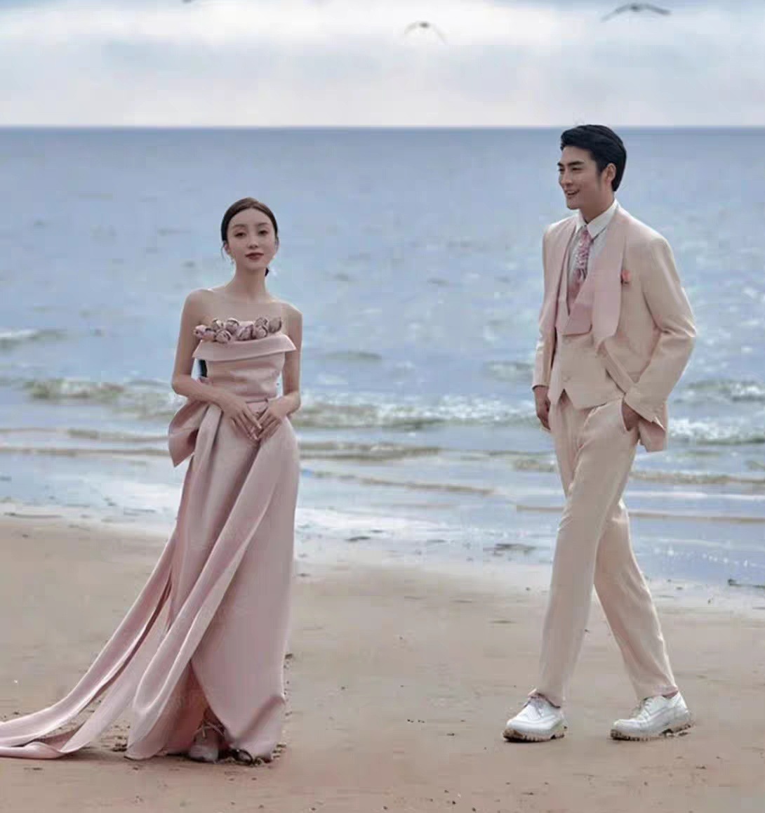 ウェディング レストカラー ワンピース レディース 立体バラの花 パーティードレス ピンク ハネムーンフォト ガーデンフォト セルフフォト ブライダル 撮影 海外挙式 11,950円