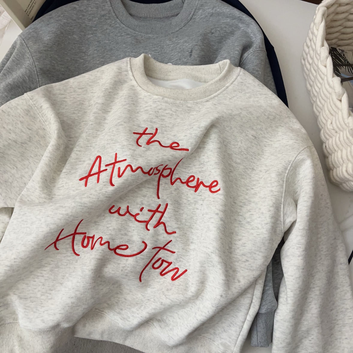 トップス スウェット プルオーバー トレーナー レディース ロゴ入りスウェットプルオーバー 英字ロゴスウェットシャツ ラウンドネック 長袖 ドロップショルダー ロゴ 無地 MIXカラー アクティブ