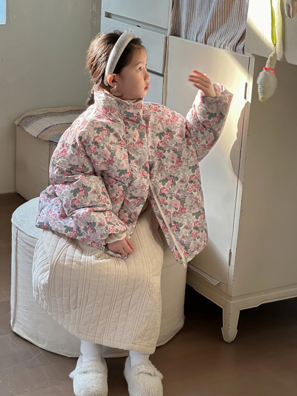 子供用ダウンジャケット2024冬モデル女の子用韓国版ジッパー花のダウンジャケット子供用厚手保温コート