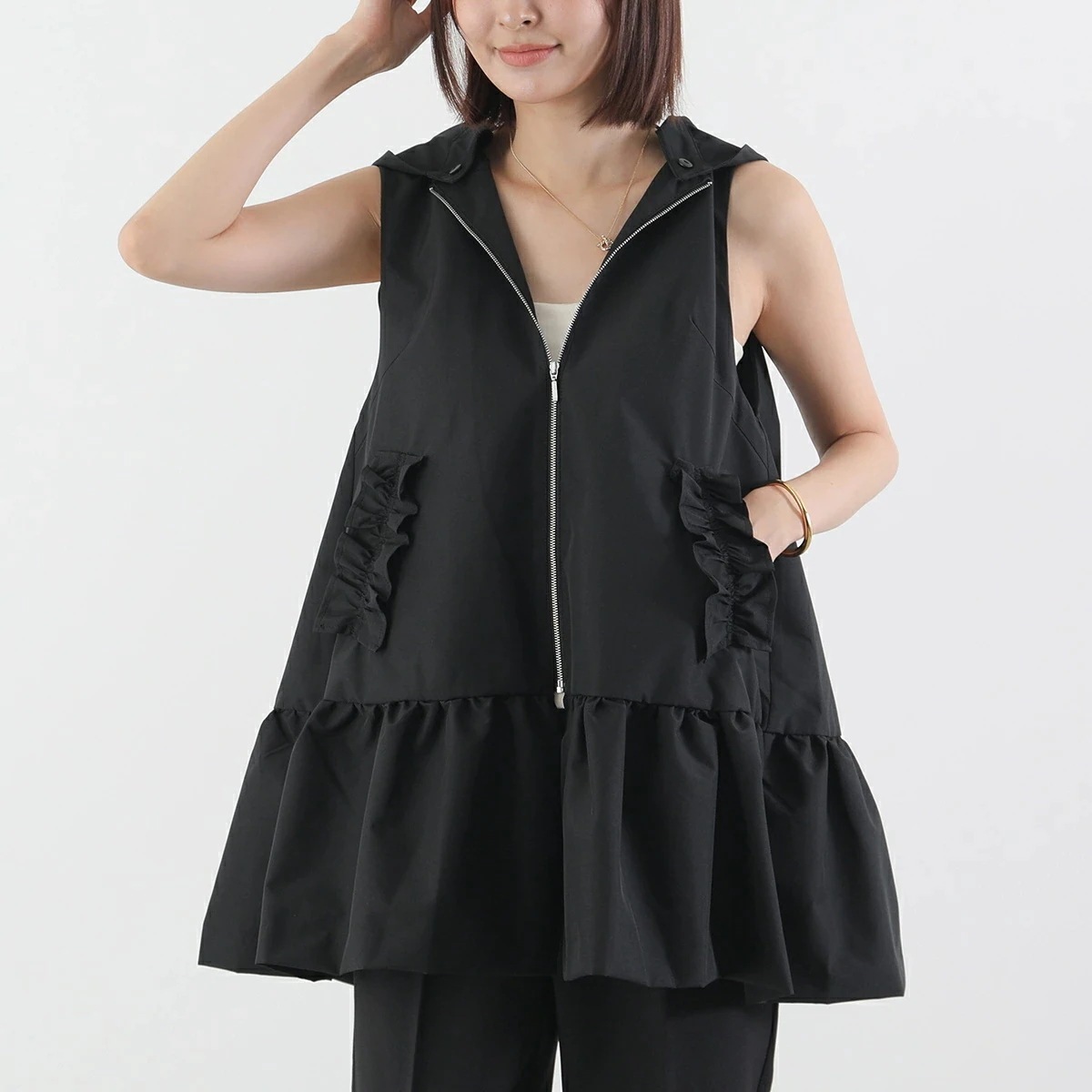 PICCIN ピッチン ベスト 90700 レディース フリル ペプラム ノースリーブ ジレ 撥水 フード付き 91