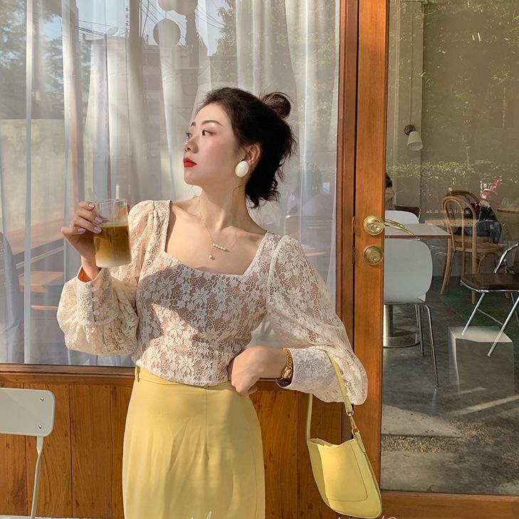 レースブラウス トップス ブラウス ショート ショート丈 袖あり 長袖 スクエアネック レース 透け感 かわいい 大人可愛い きれいめ シンプル カジュアル 大人 上品 おしゃれ お洒落 大人可愛い