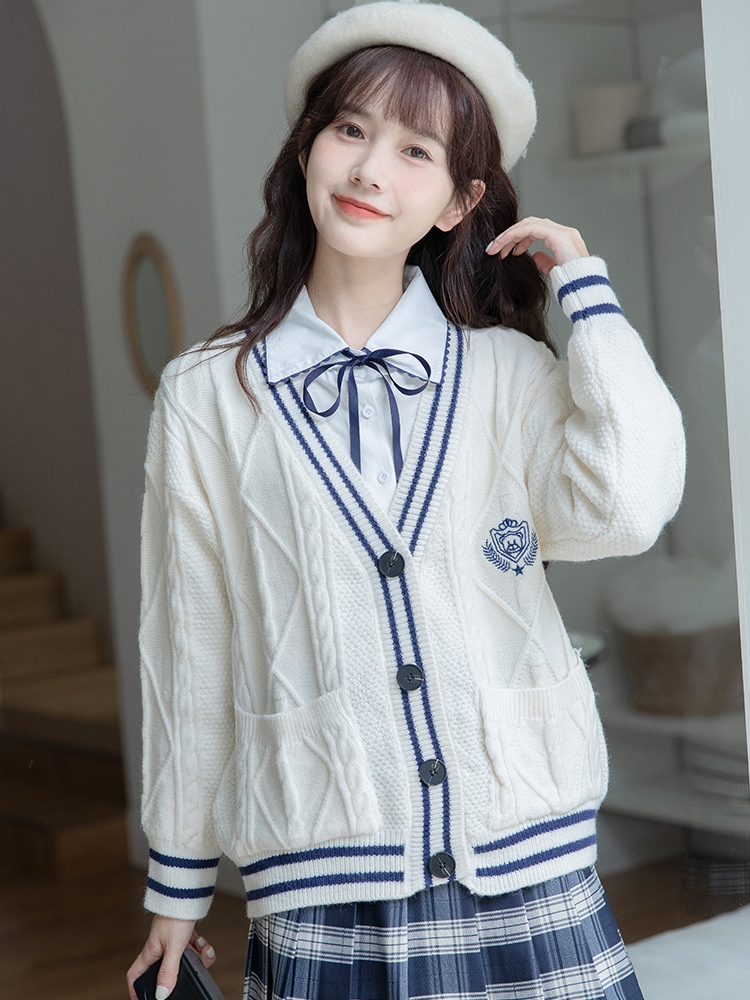 ジャンパーコートと一緒に着用するカレッジスタイルの柔らかい粘着ニットカーディガン女性の秋と冬の新しい春と秋の優しい部門