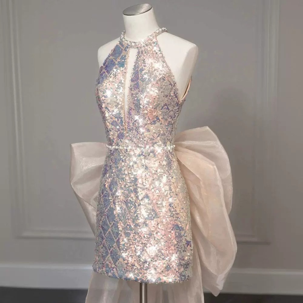 スパンコールのタキシードの魚姫のショートタイプの高級感があります