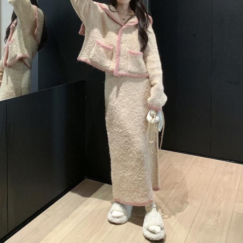 ニットカーディガンとハイウエストの着痩せロングスカートがポイントの優しくて甘い春秋向けレディース2ピースセット