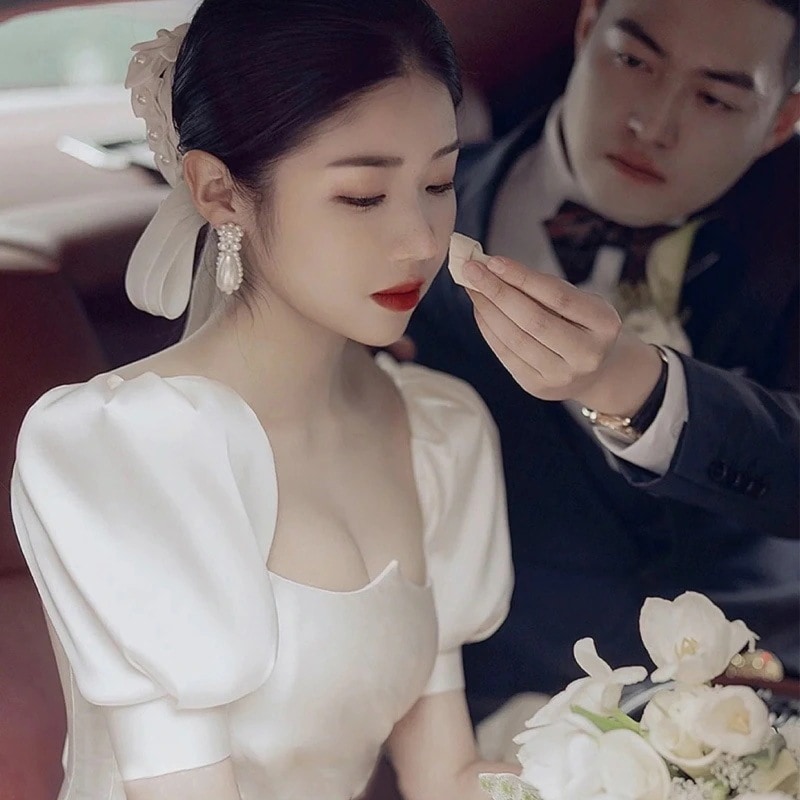 旅行写真ライトウェディングドレス2024ブライダル気質スリムフィットウェディングドレスシンプルスモールテールドレス