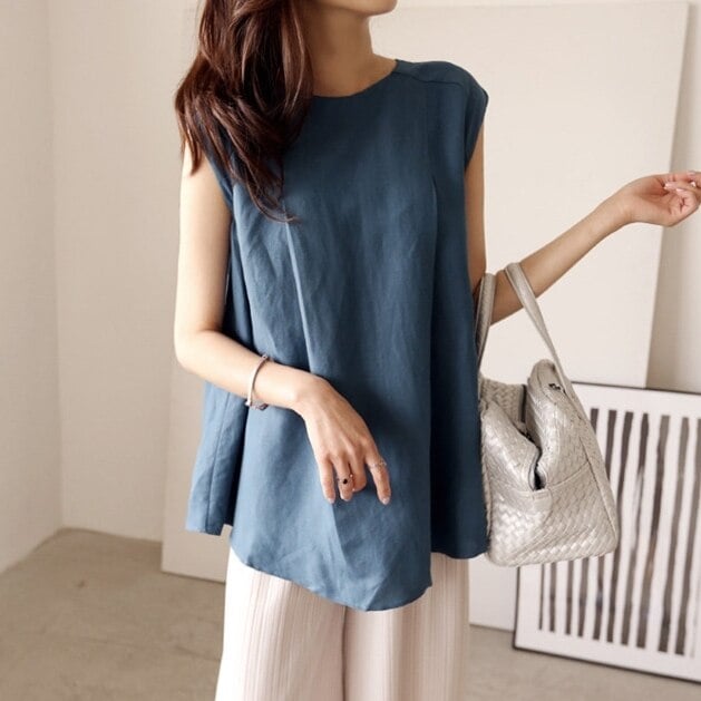 ２色 トップス ブラウス カットソー チュニック レディース きれいめ ゆったり 袖なし ノースリーブ Uネック ラウンドネック フレア セミフレア スマート 裾ワイド 伸縮性 プルオーバー 赤 レッ