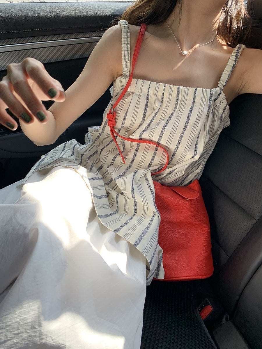 小さなレトロなコントラストストライプのキャミソールレディース夏万能気質休日スタイルのノースリーブトップ