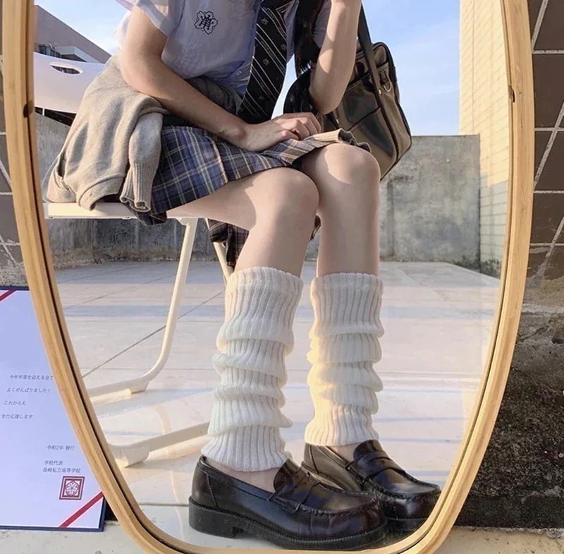 大人気 ルーズソックス 白 黒 レッド グレー スクールソックス スクール 可愛い 制服 学生服 レッグウォーマー 靴下 中学生 高校生 学生 女子 通学 レディース カジュアル 無地 秋 冬 春
