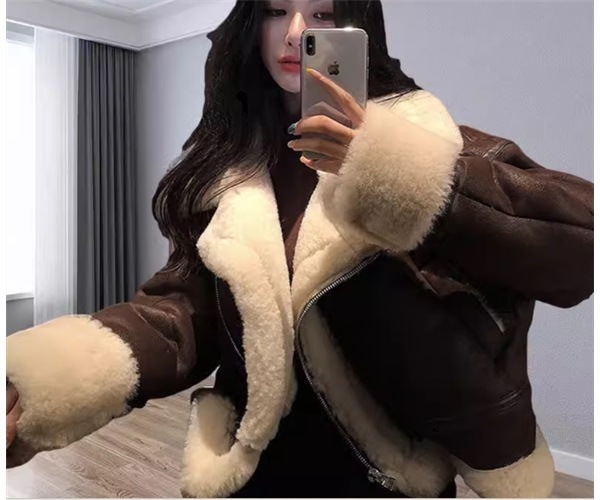 レディース ジャケット ウール ショート 長袖 襟付き ファー 大人可愛い シンプル カジュアル おしゃれ かっこいい こなれ感 ボーイッシュ ルーズ 個性的 クール エレガント 存在感 6,934円