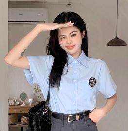 トップス レディース シャツ ブラウス 半袖 襟付き 前開き ボタン 胸ポケット ワッペン 大人可愛い30%までに制限