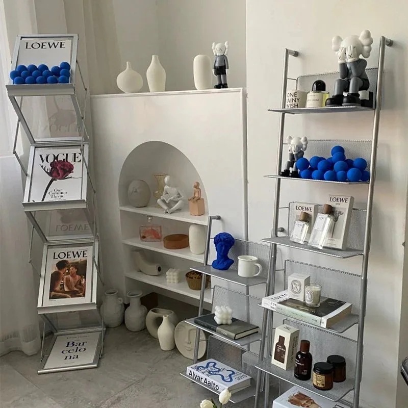 【キャンペーン特典】新規追加韓国ファッション 収納棚 ガーデンラック 多機能 多層 飾り棚 収納ラック イン新聞ラックスタジオ撮影ディスプレイディスプレイマガジン収納フロア本棚 省スペース