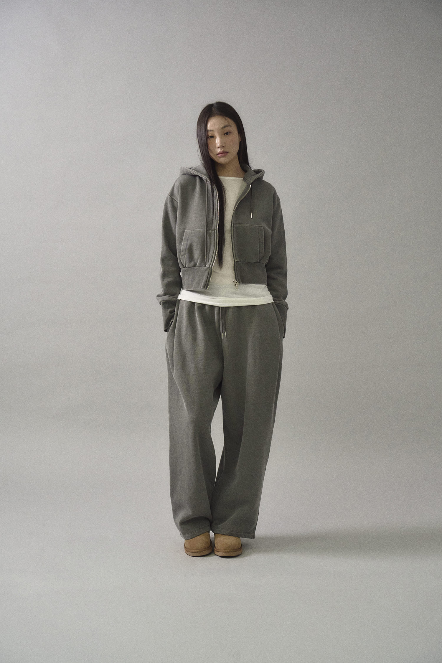 dyeing tuck sweatpants