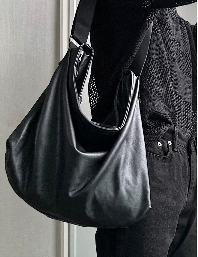 [COSYHARU公式] Venta Leather Crossbody Bag