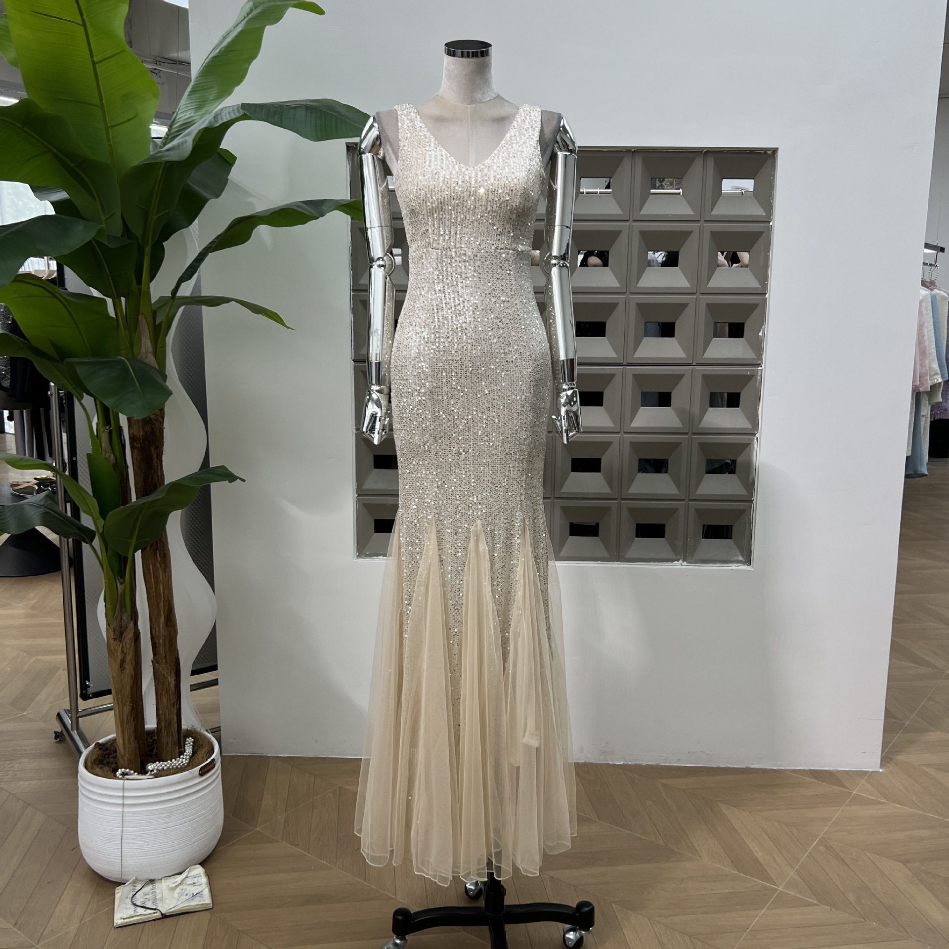 Vネックスパンコール袖なしロング丈修身舞踏会パーティードレスセクシーなつなぎ合わせ人魚包尻ワンピース