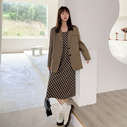 アウター ワンピース デート ジャケット 上着 ミモレ ミモレ丈 かわいい 大人可愛い きれいめ シンプル カジュアル 大人 上品 おしゃれ お洒落 主役級 存在感 春 秋 10代 20代 30代