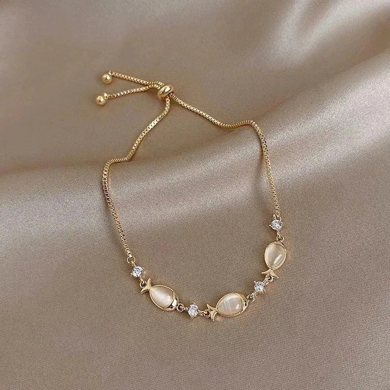 ブレスレット 腕輪 魚 キャッツアイ バングル 腕飾り ゴールド 女性用 ギフト プレゼント 可愛い