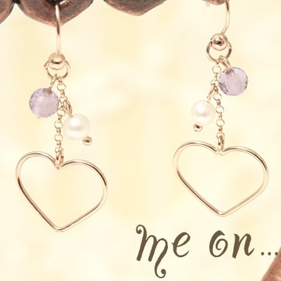 me on... 耳もとでゆれるオープンハートの愛らしさ清楚な透明感のあるアメジストが美しい K10ピンクゴールド PG オープンハートモチーフアメジスト＆パールフックピアス 発送目安：２３週間