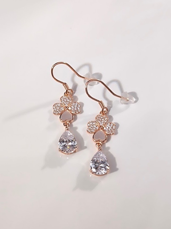 【Silver 925】花びらジルコニア雫型フックピアス