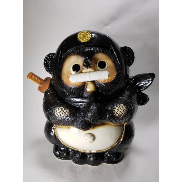 忍者狸 黒 12号（巻物）　（信楽焼たぬきオブジェ置物忍者タヌキY）