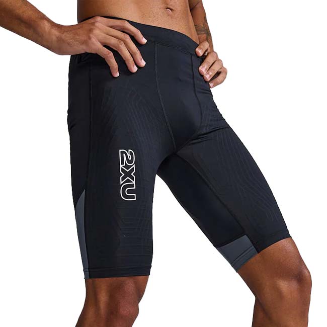 2XU(ツータイムズユー) 2024 メンズ ライトスピードリアクトコンプレッションショーツ MCSコンプレッションショーツ MA7050B-BLK／WRF(24y9mトレーニング)