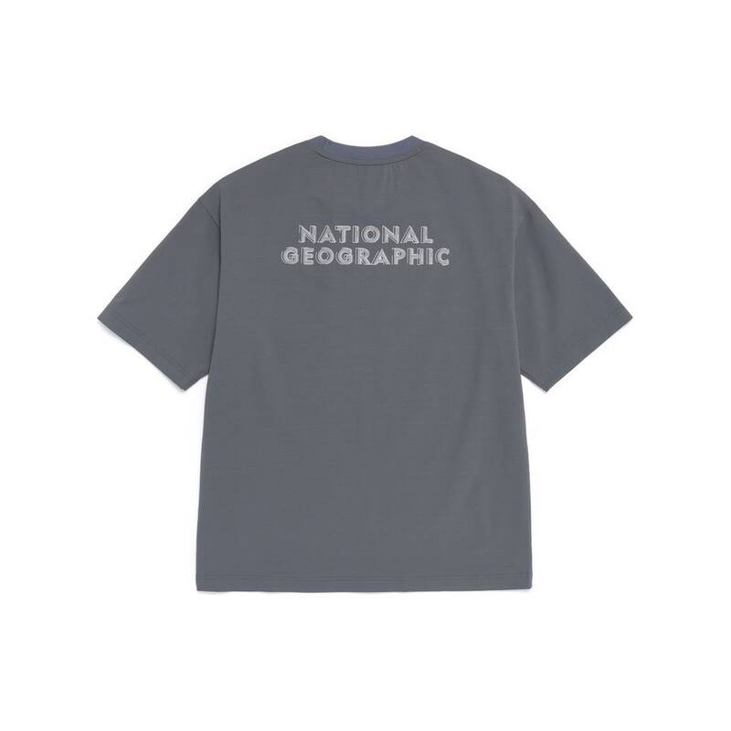 ナショナルジオグラフィック NATIONALGEOGRAPHIC N262UTS250 クラズ バックグラフィック セミオーバーフィット 半袖Tシャツ URBAN KHAKI N262UTS25087