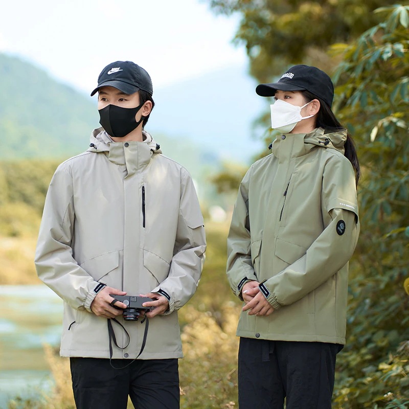 チベットでのサイクリングや登山に最適な女性用3in1撥水ジャケットと男性用防風保温ジャケットのツーピースセット
