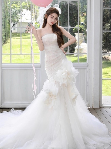 ウェディングドレス ベアトップ ラッフルフリル マーメイドライン ふわふわドレス 結婚式