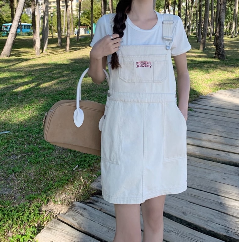サロペット ミニ丈 ショート丈 膝上 袖なし 襟なし ポケット 肌見せ デニム カラーデニム かわいい 大人可愛い シンプル カジュアル おしゃれ お洒落 こなれ感 ラフ ラブリー キュート ガーリー