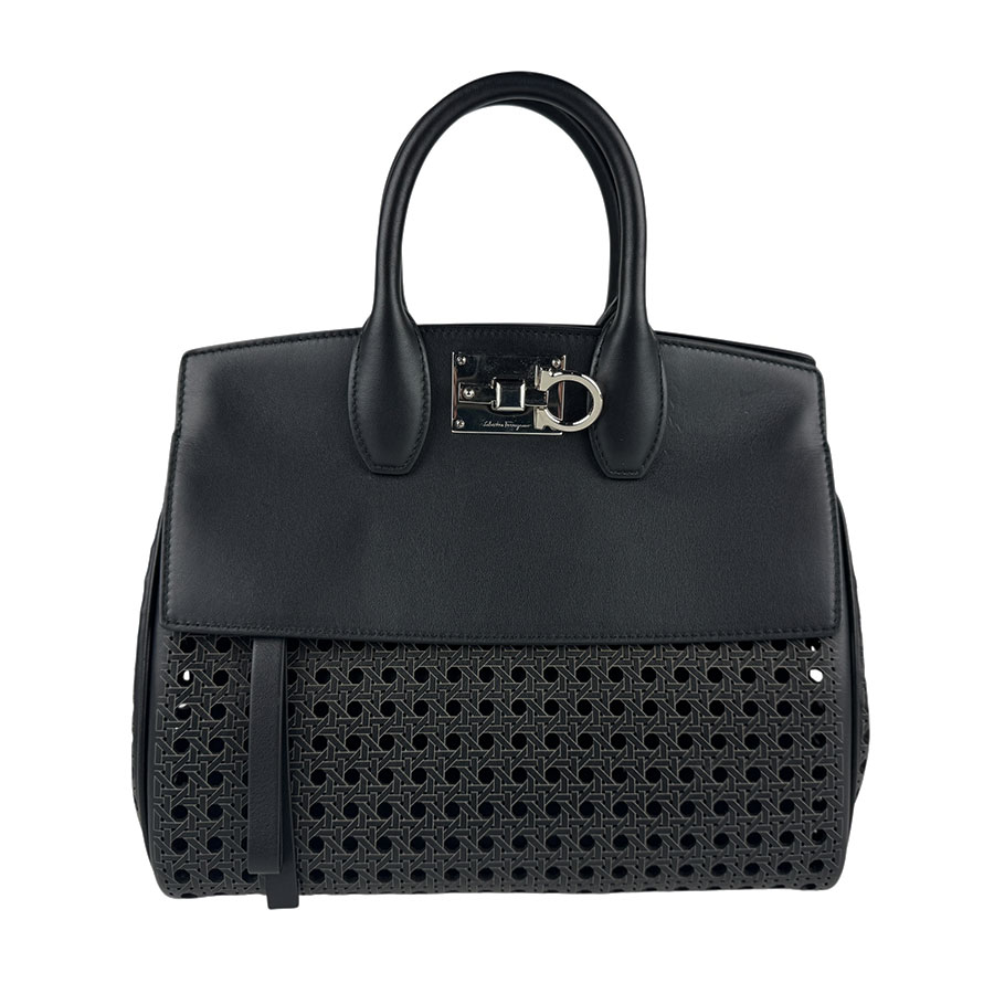 サルヴァトーレフェラガモ Salvatore Ferragamo ハンドバッグ ショルダーバッグ ガンチーニ レザー ブラック レディース z6813