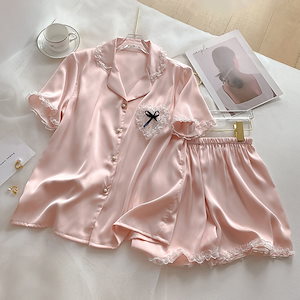 韓国 ピンク服