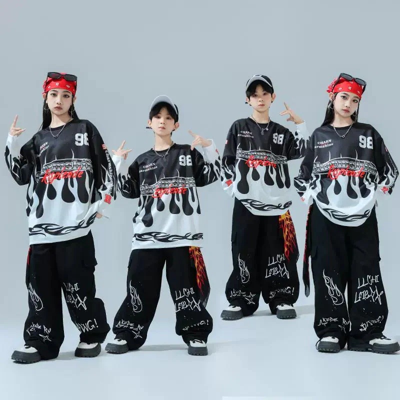 子供の街のダンスのファッション服の男の子は子供を演出します