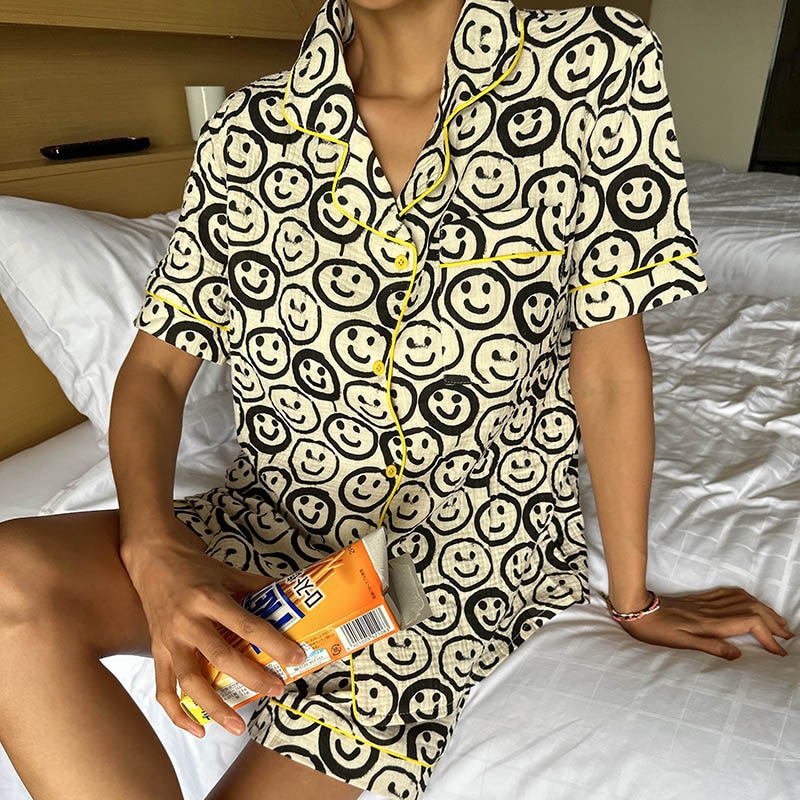 Bae shop ブラックスマイルカップルパジャマセット