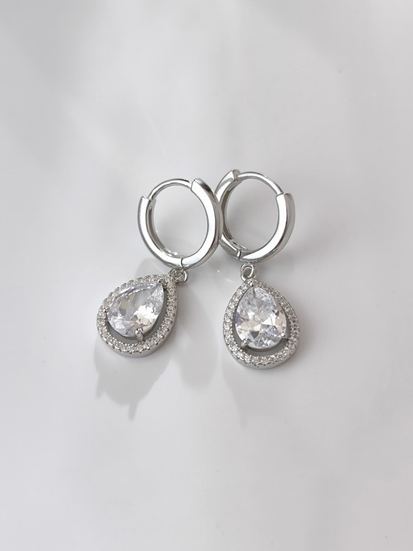 【Silver 925】雫型ジルコニアフープピアス 8,096円