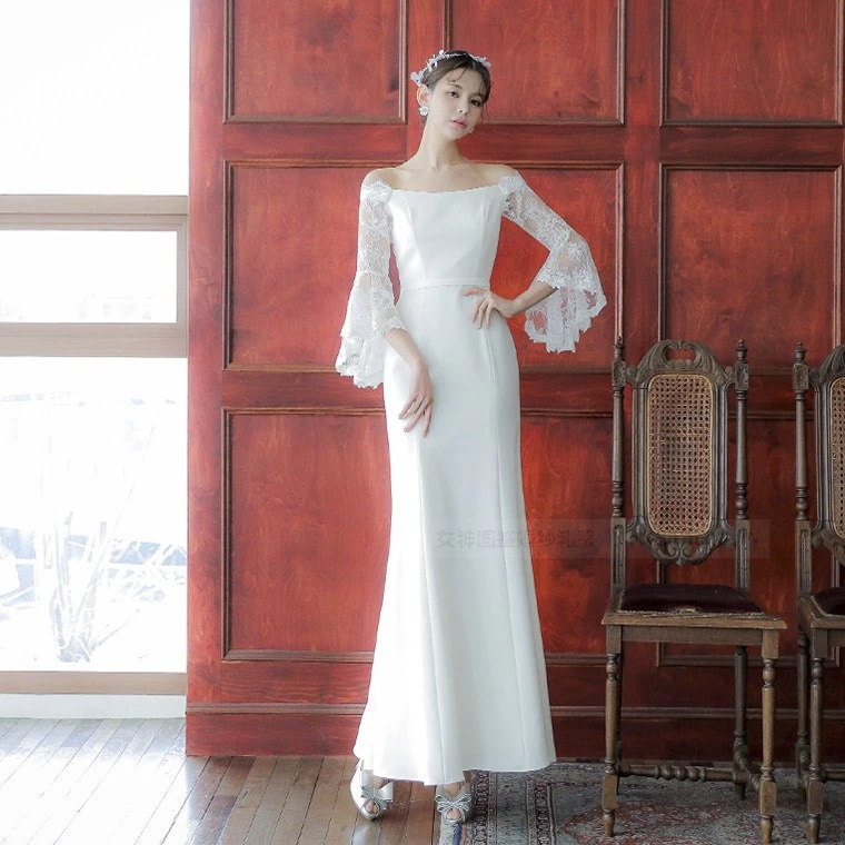 新型の軽いウェディングドレスのレースの気質の1字の肩の森系の超仙のシンプルで気前が良いです