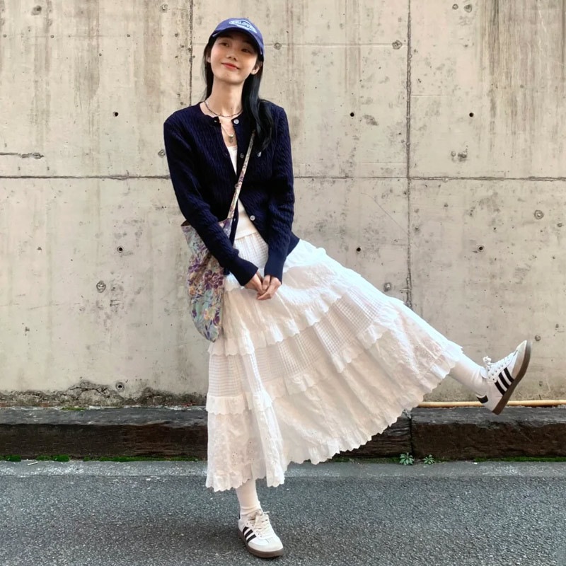 【1つ買うと10つ無料】女性のための白いスカート春と夏2025年春と夏のハイウエストライン中程度の長さの穏やかなスタイルの小さなふわふわケーキスカート