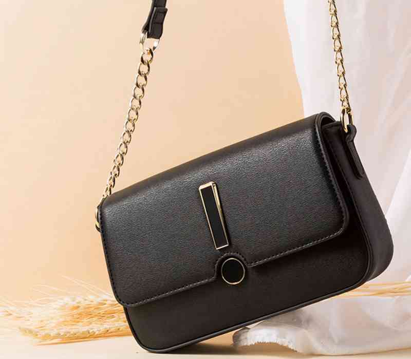 ショルダーバッグ レディース 軽い 黒 ナイロン 大きめ カジュアル 小さめ ミニ 冬 A4 斜めがけ 大人 帆布 旅行 大容量 春 スポーティー 2ウェイ 可愛い レザー 革 2WAY トートバッグ