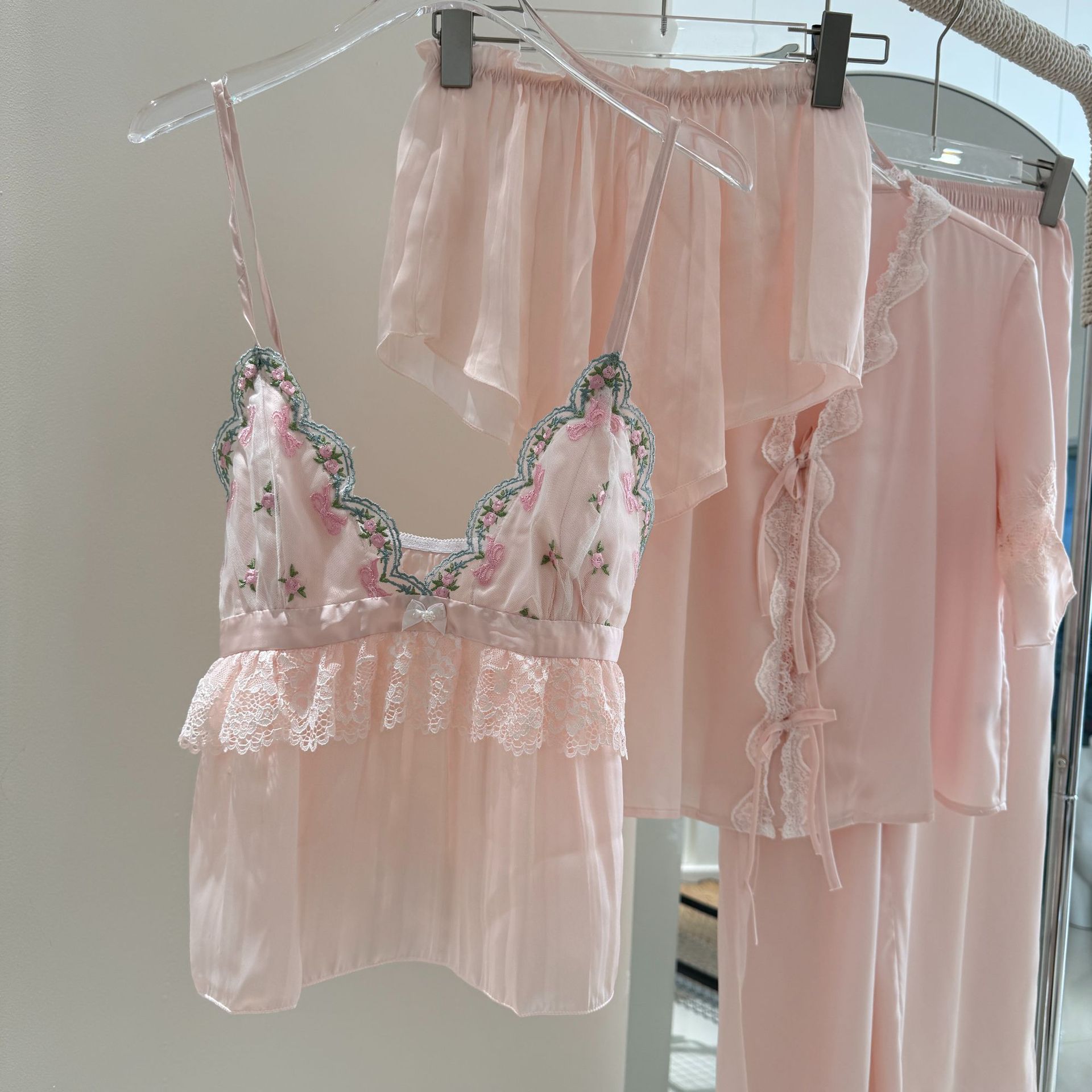 【急速出荷!】新しいフランスのサスペンダーショーツパジャマコルセットホームウェアと女性のレトロなスタイルの純粋な欲望のパジャマ氷雪シルクの4セット