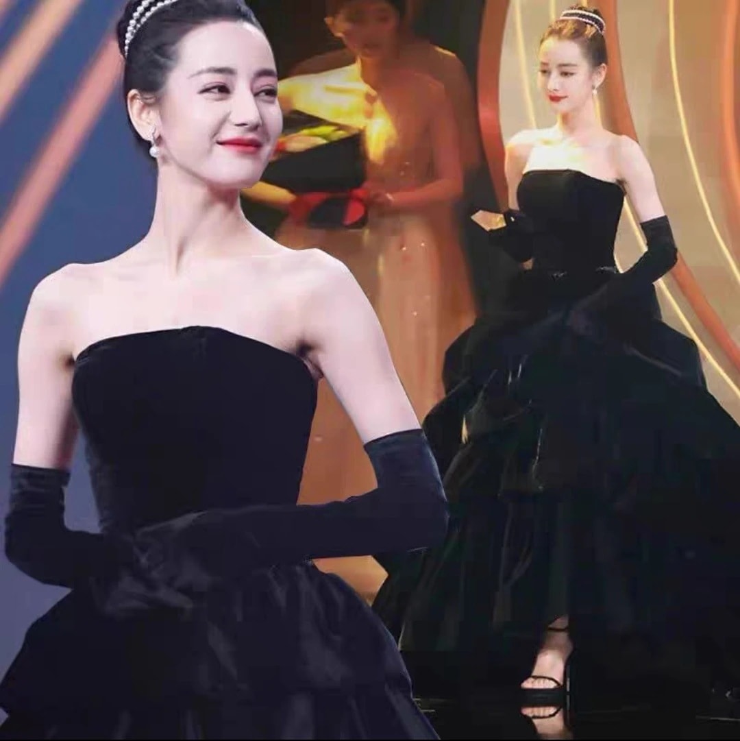 ウエディングドレス パーティードレス 花嫁 二次会 海外挙式 お呼ばれドレス フォト 披露宴胸にマーメイドテールのウェディングドレス 袖なしのドレス