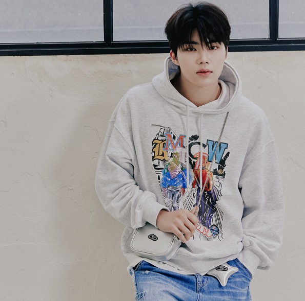 [RMTCRW x ゼロベースワン] SHINING LOGO MINI BAG