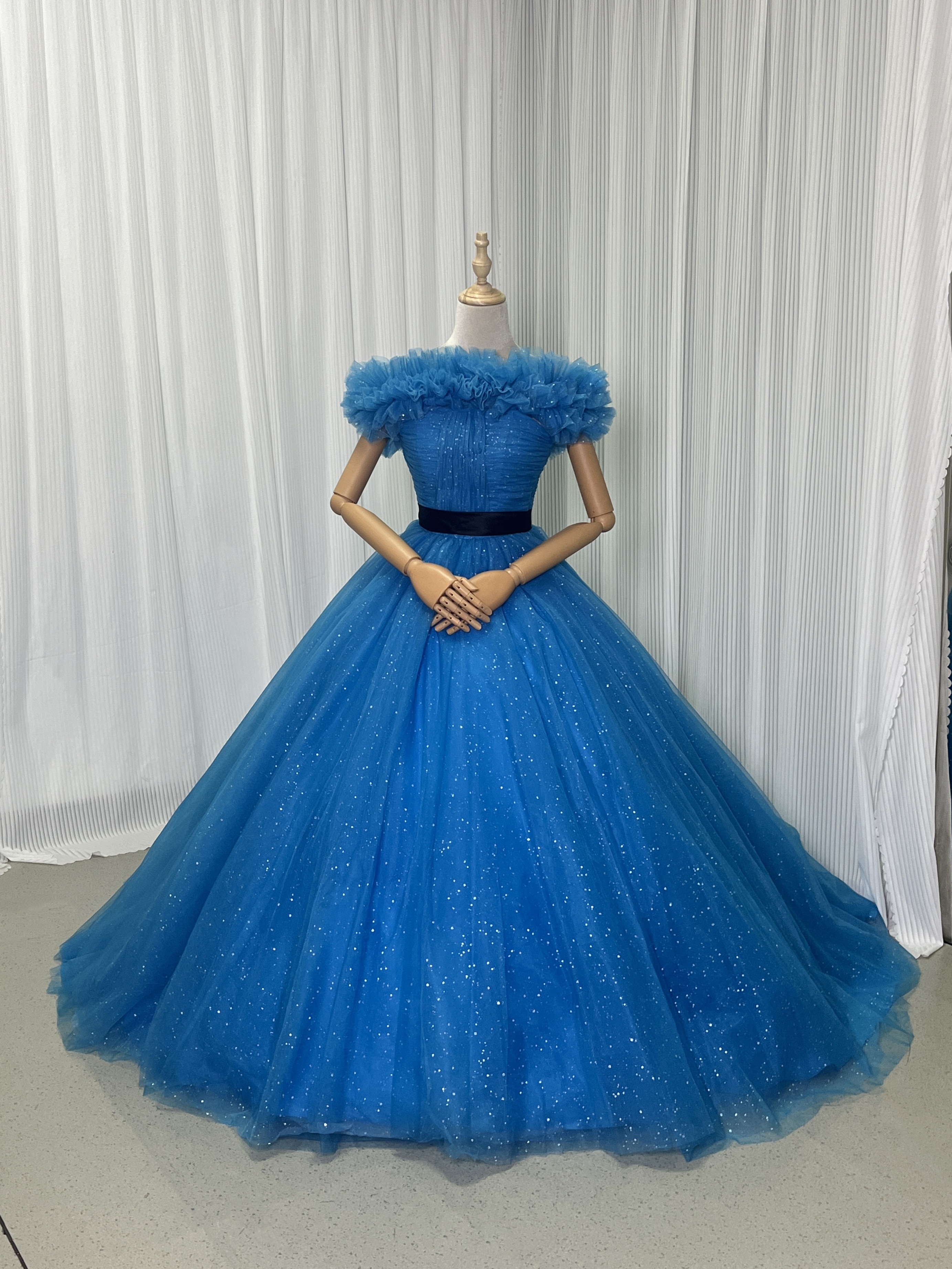 カラードレス 青/ブルー オフショル キラキラチュール 編み上げ 柔らかく重ねたチュールスカート サッシュベルト