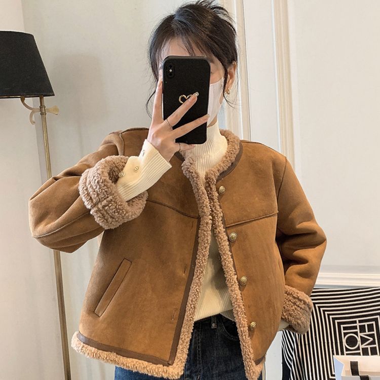 ファーオールインワンジャケット 2024 冬の新作レディース韓国風小柄ショートプラスベルベットラウンドネックラムウールトップ