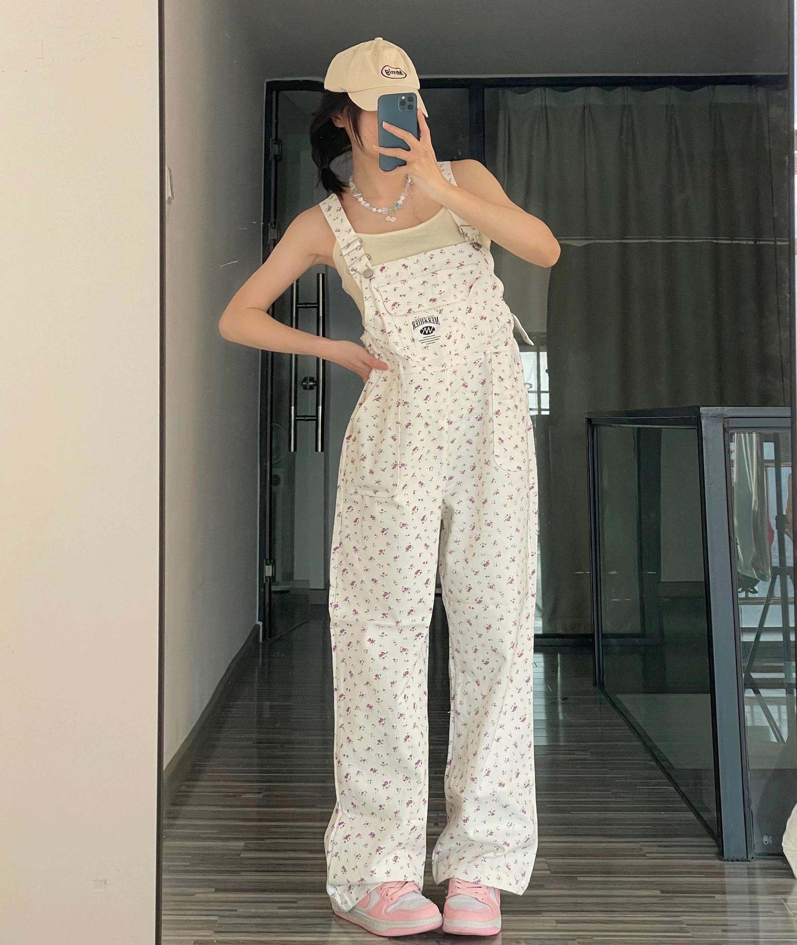 女性用の小さな新鮮な花柄オーバーオール夏らしい優しいスタイルレトロな老化を軽減するルーズストレートワイドレッグデニムパンツ