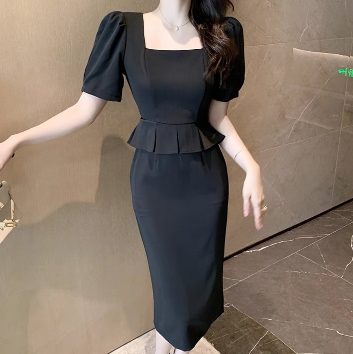 ワンピース 膝丈 膝下 5分袖 スクエアネック タイト スリム 細身 フェミニン フリル ウエストマーク ハイウエスト コンサバ 切り替えデザイン かわいい 大人可愛い シンプル 上品 おしゃれ