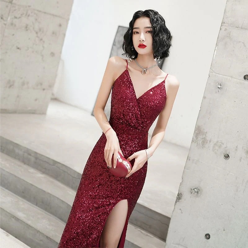 女性用赤いロングストラップイブニングドレススリムフィットフロアレングスノースリーブホストテールドレス 5,597円