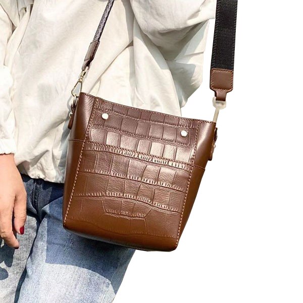 ショルダーバッグ レディース 斜め掛け 本革 肩掛け バッグ ショルダー