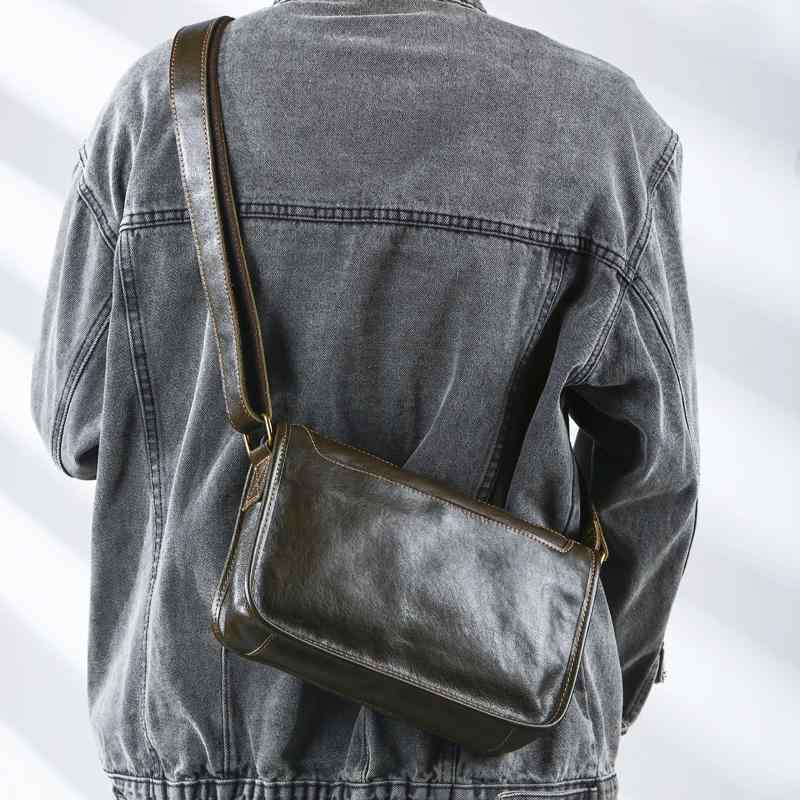 特別仕様ショルダーバッグ 牛革が本革 かっこいい 高級感 ボディバッグ メンズ用 黒 ブラック グリーン 緑 光沢 ツヤあり ソフトレザー レザーバッグ 斜めがけ 楽ちん おしゃれ 男子 スタイリッシ