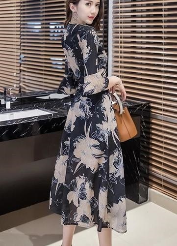 1267．花柄Vネックトランペットスリーブワンピース（ブラック）