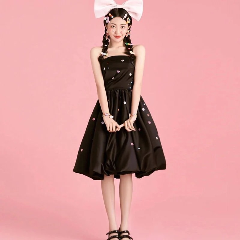 2023新型高級ヘボン風黒スカート甘いクールなドレス女性の小柄な日常18歳の写真撮影