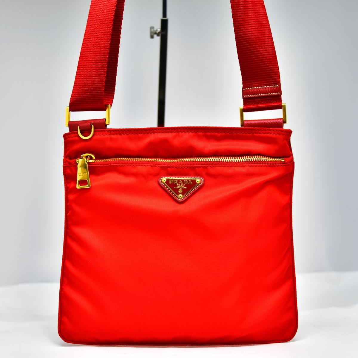 極美品 鑑定済 ミニショルダーバッグ 斜め掛け レッド 金具ゴールド レディース